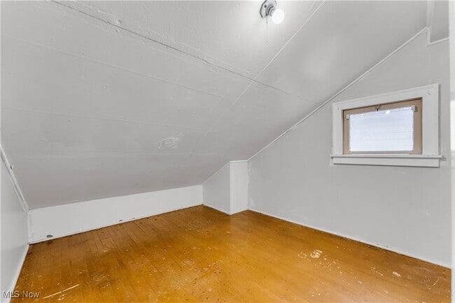 Building Photo - 10007 Parkview Ave