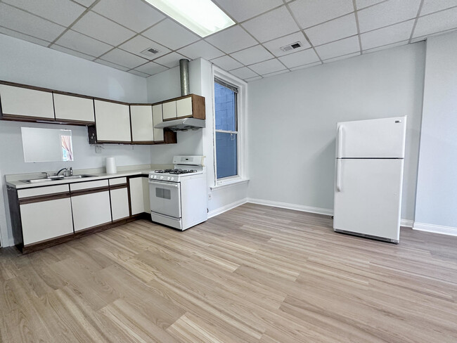 Building Photo - 2247 S Wentworth Ave
