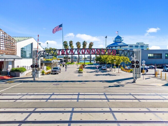 Building Photo - 2 Bed/2 Bath Luxury Condo at The Bond