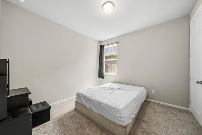 Building Photo - 2420 Solaris Bnd Dr