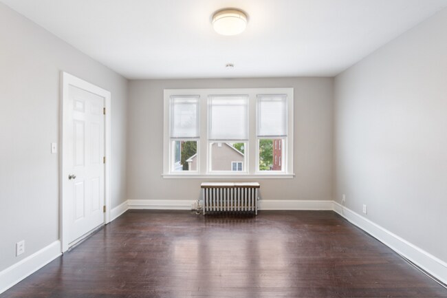 Building Photo - 106 Silver St