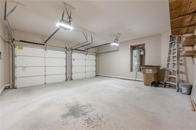Building Photo - 7925 Majors Mill Dr