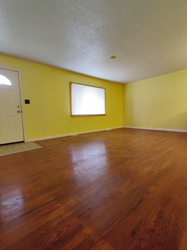 Building Photo - Coming Soon – 3-Bedroom Home for Rent