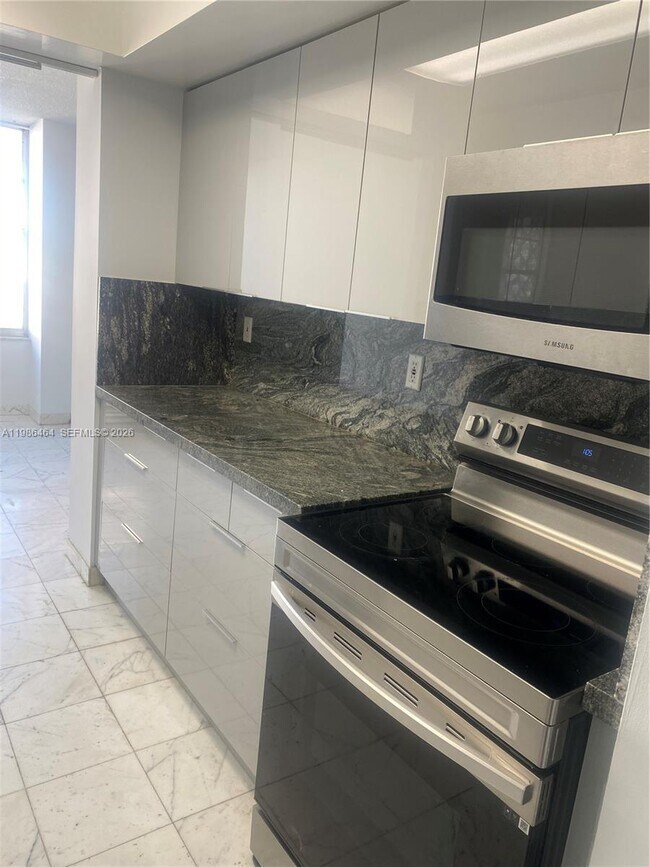 Building Photo - 230 174th St