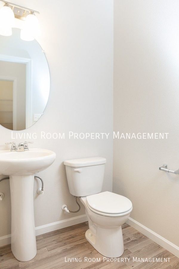Building Photo - Spacious Townhome in Bethany with an Offic...