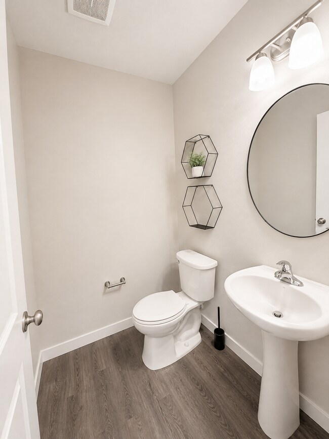 Building Photo - 18505 Alpine Way E