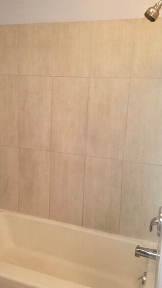 Full Bathroom - 219 Elm St