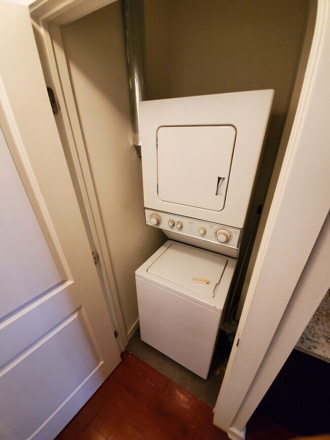 Building Photo - 1544 N Willington St