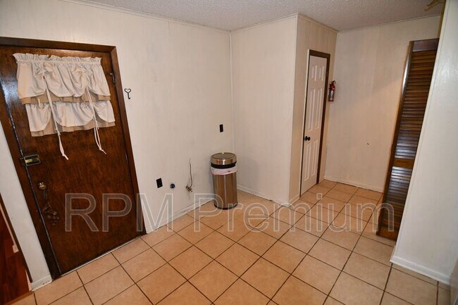 Building Photo - 7720 Kings Hill Ave