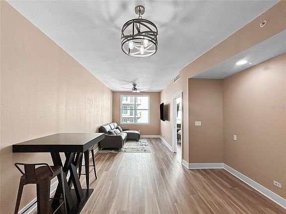 Building Photo - 1120 E Kennedy Blvd