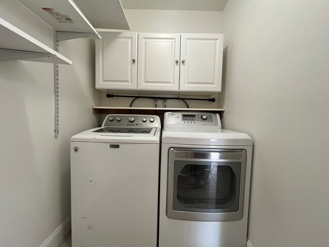 Building Photo - Country Property - ALL UTILITIES INCLUDED