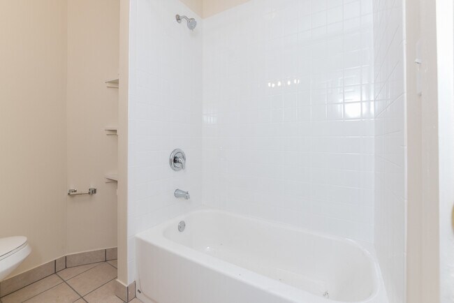 Building Photo - 1401 W Huron St