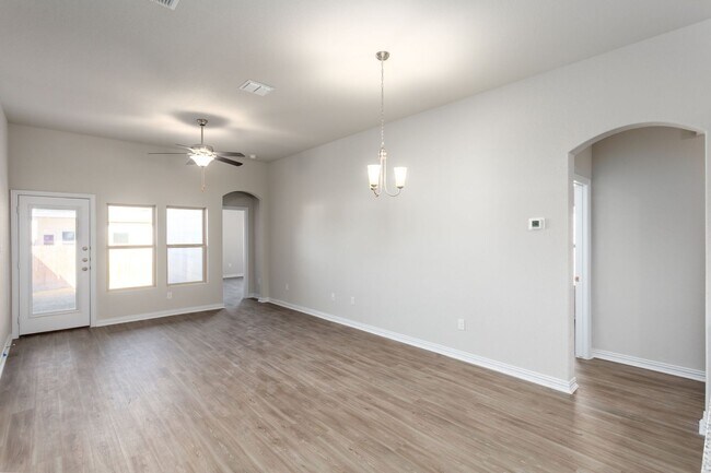 Building Photo - Luxury Duplex Near Randolph and Ft. Sam