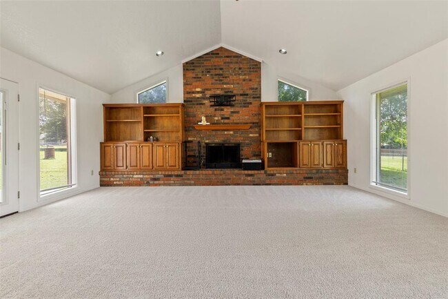 Building Photo - 57 Serenada Ln