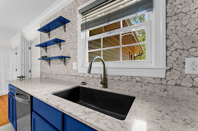 Building Photo - 774 Creekside Dr