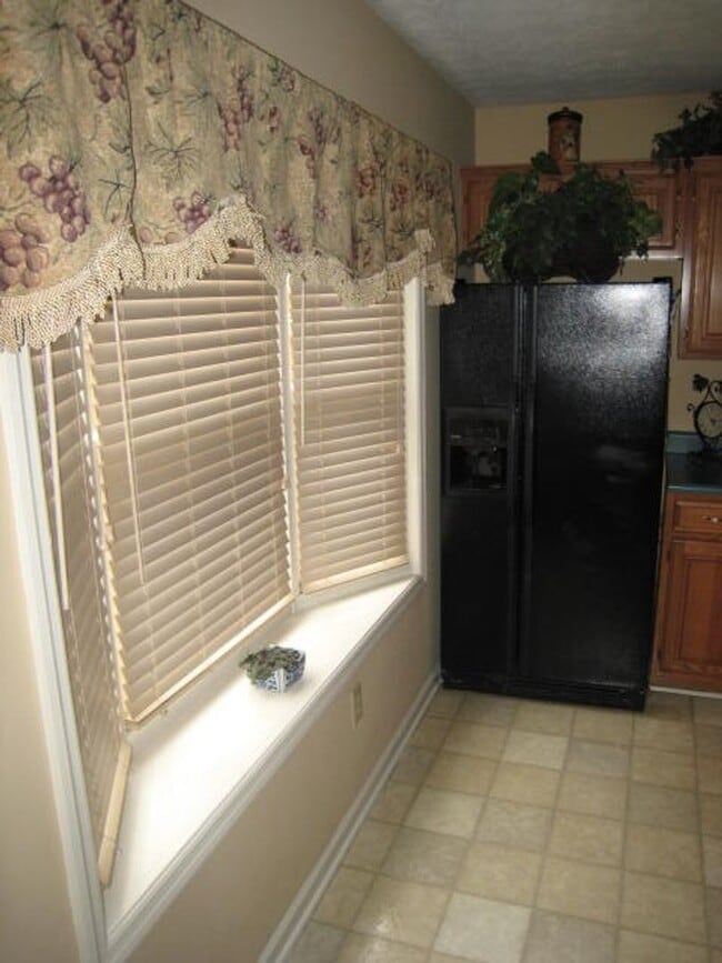 Building Photo - 2 bed + Bonus Room - Great School District...