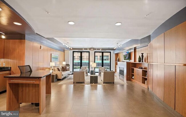 Building Photo - 1133 14th St NW