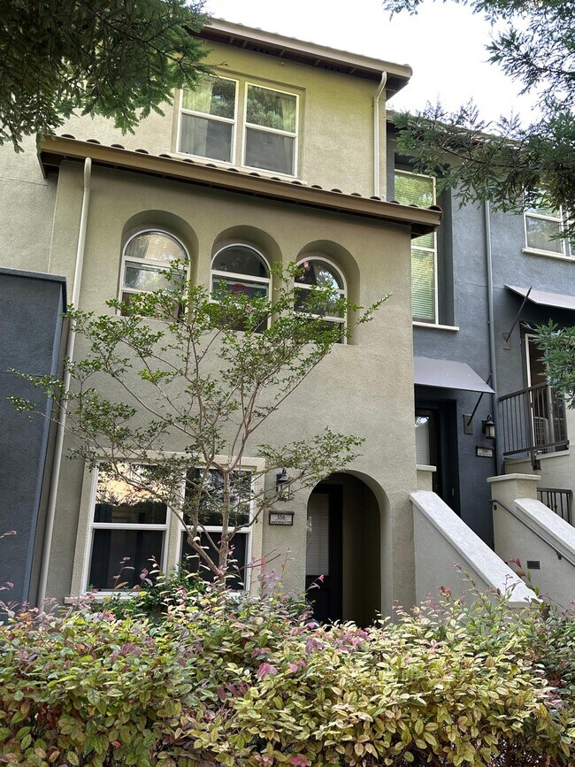 Building Photo - 556 Santa Rosalia Ter