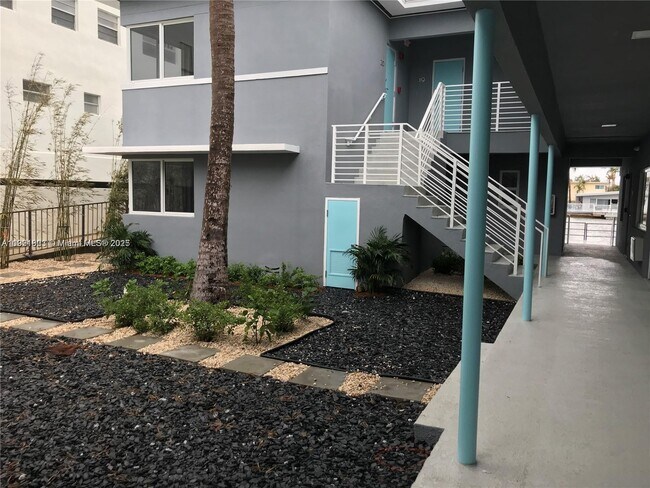 Building Photo - 8260 Byron Ave