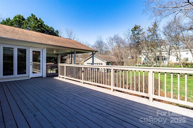Building Photo - 6618 Castlegate Dr