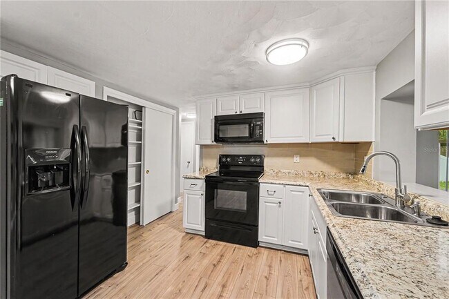 Building Photo - 3528 Rock Royal Dr