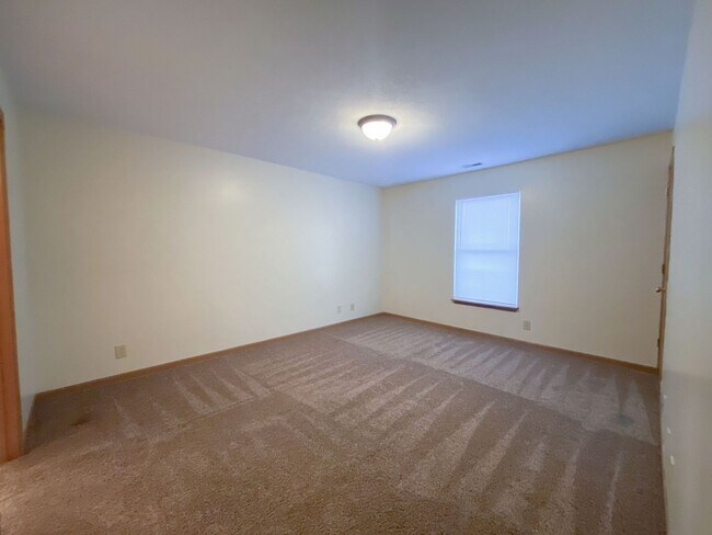 Building Photo - 3867-3871 Ledyard Street