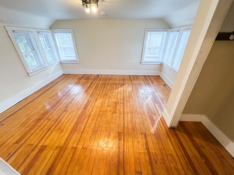 Building Photo - 1325 24th St