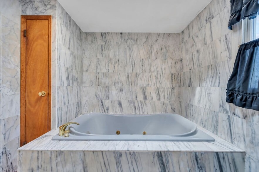 Building Photo - 45 Walnut Ln