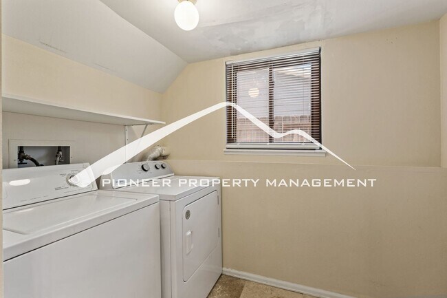 Building Photo - "Westside is the Best Side" - 4 bedroom, 2 full bathroom, 2 car garage, and fully enclosed yard.