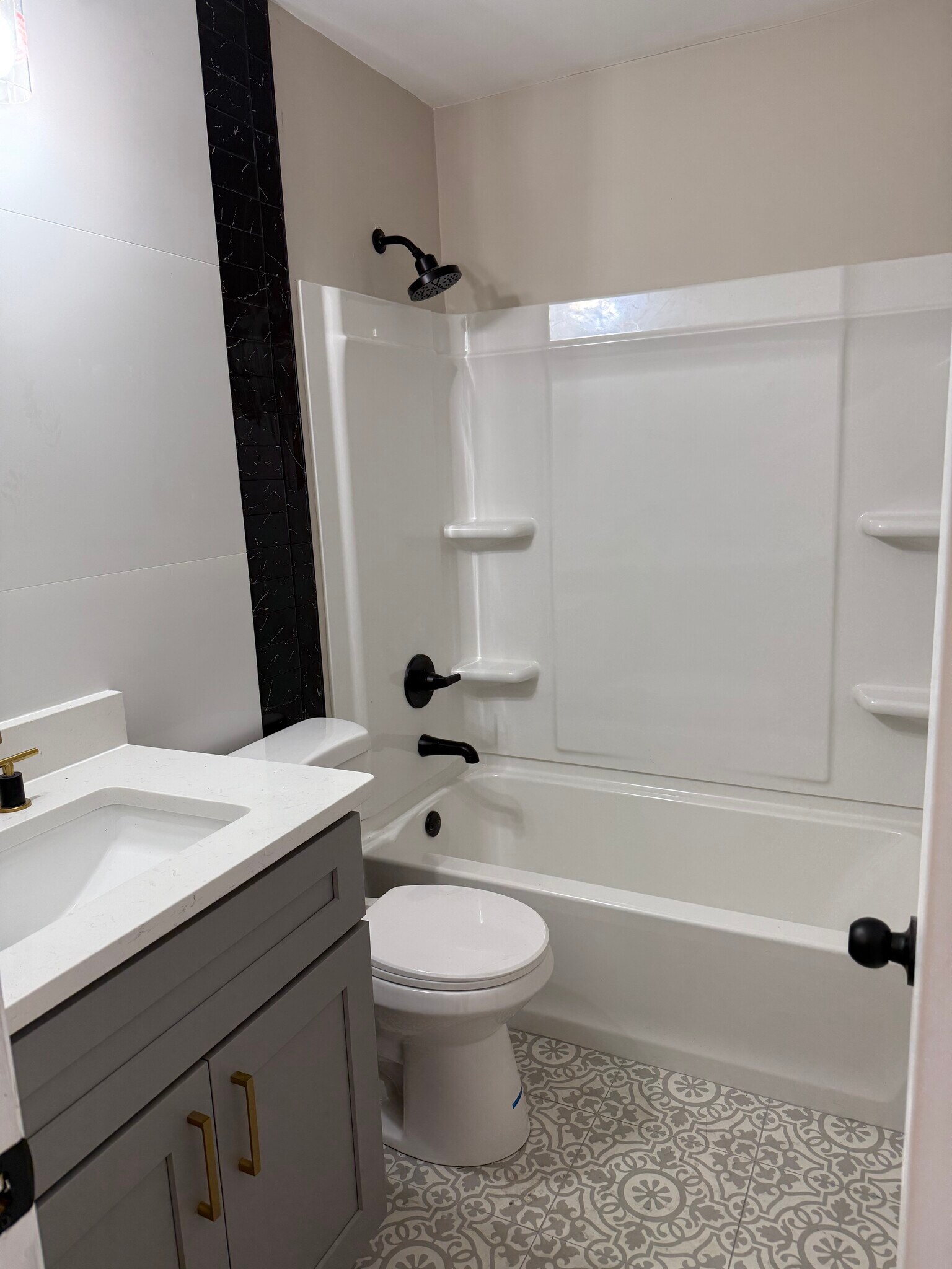 Building Photo - 3492 Woodburne Dr