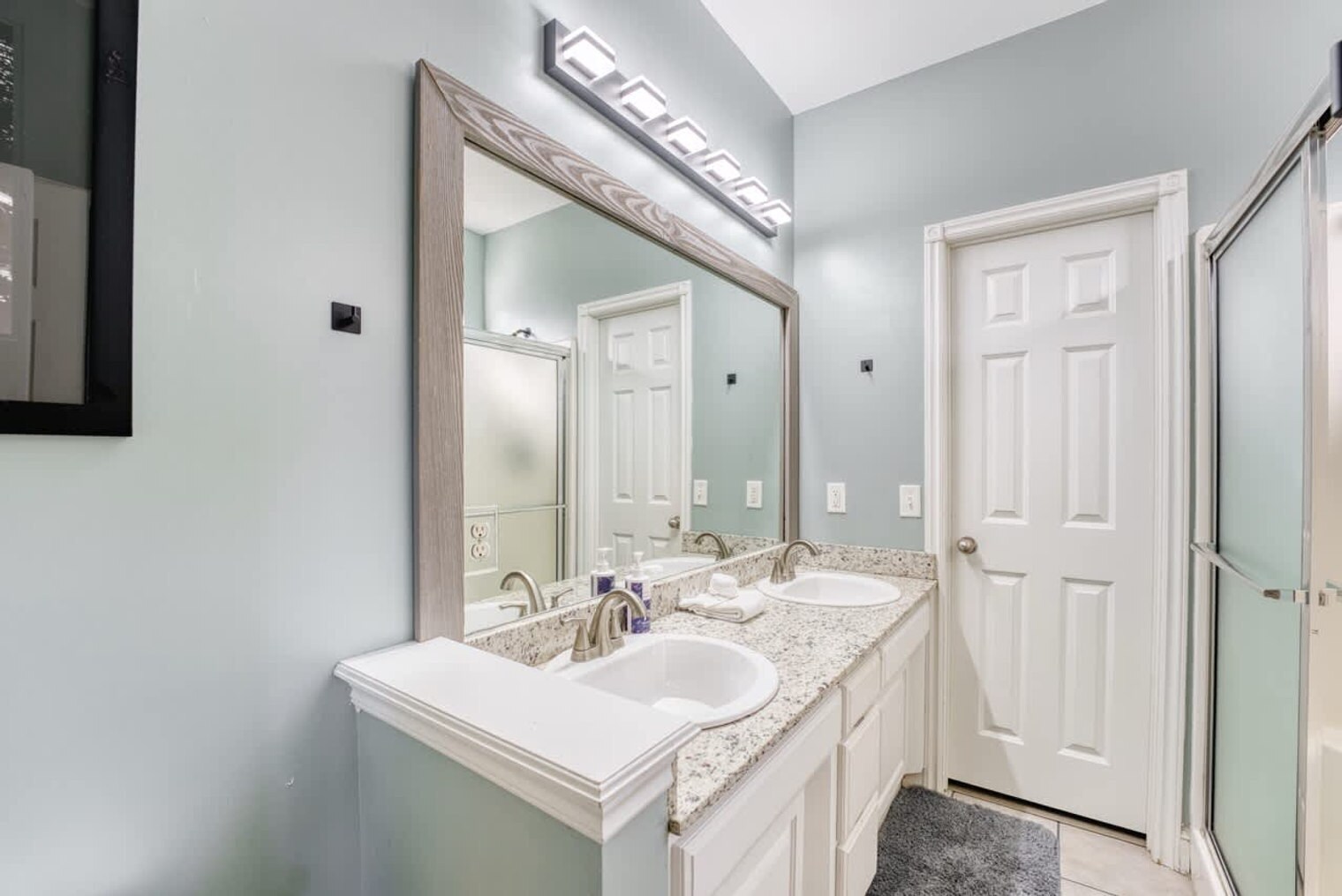 Building Photo - 1515 NW Bell Royal Ct