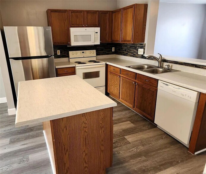 Building Photo - 419 Wild Oak Dr