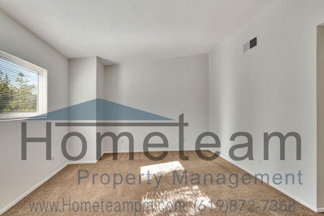 Building Photo - 2 BR/ 2 BA 1009 SQFT University Heights / ...