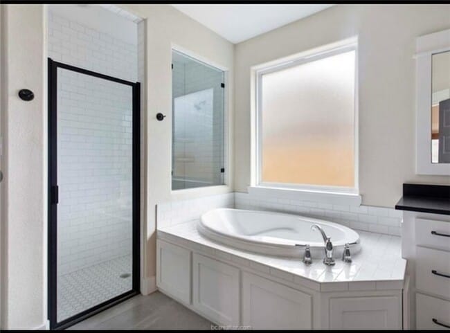 Building Photo - 4002 Heru Ct