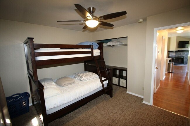 Building Photo - 2 Bed, 2 Bath Furnished Condo in East Anchorage!