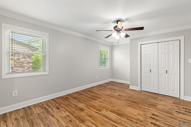 Building Photo - 2211 Cecille Dr SW