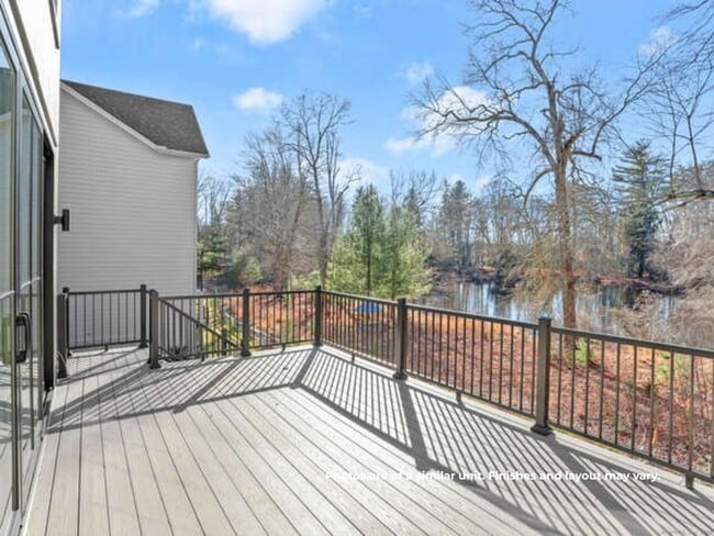 Building Photo - 14 White Barns Ln