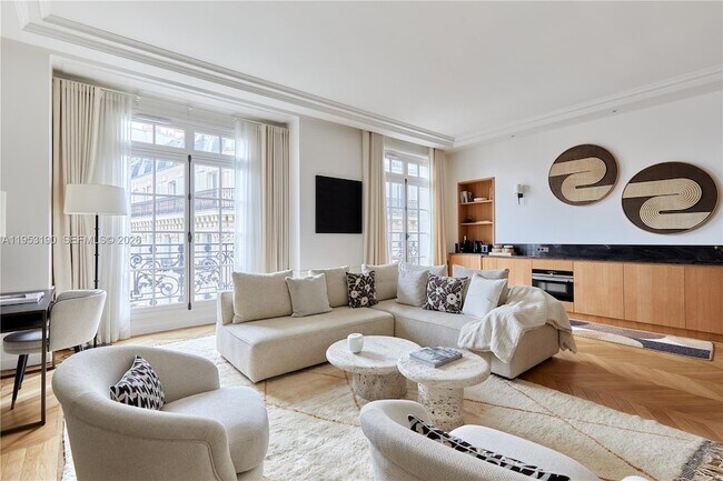 Building Photo - 11 Rue St