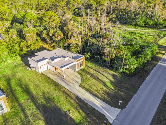 Building Photo - 622 Windermere Dr