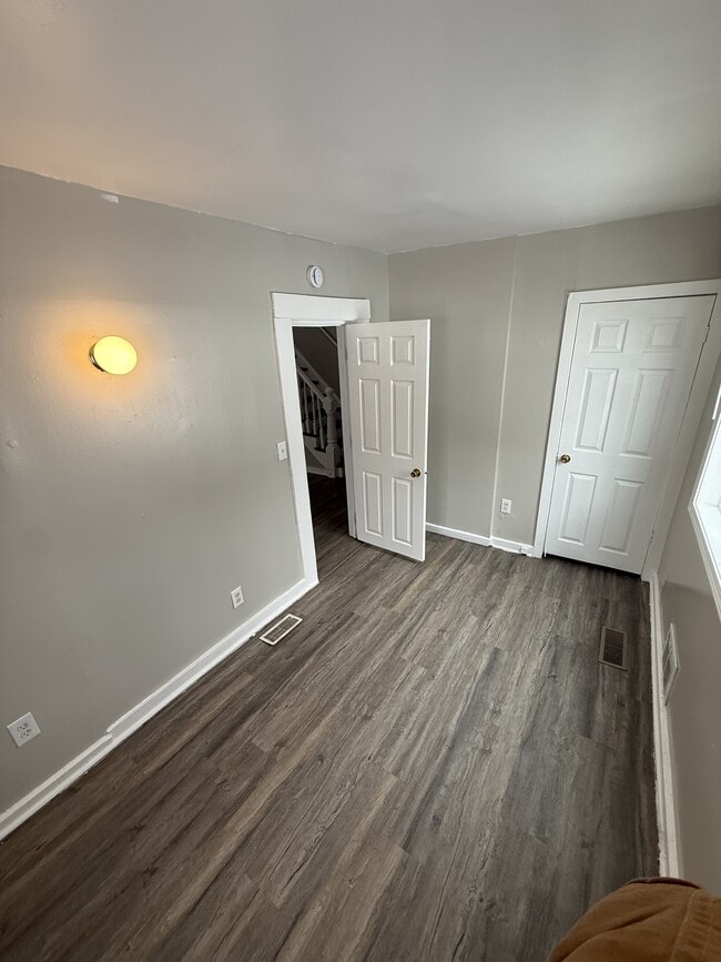 Building Photo - 473 Sherburne Ave