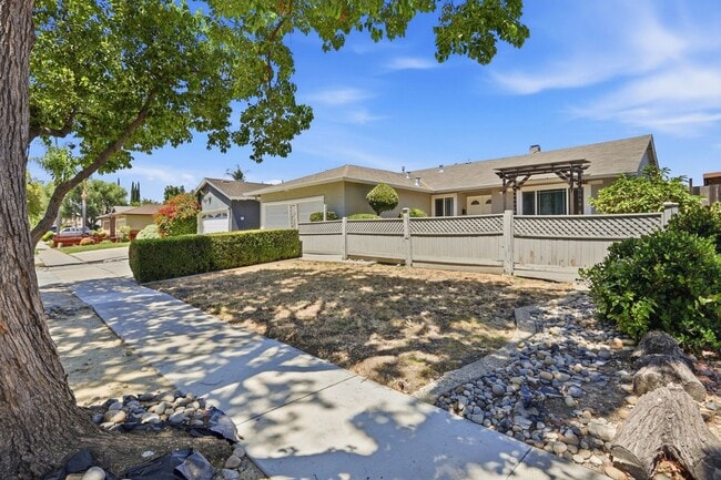 Building Photo - 663 Albion Dr