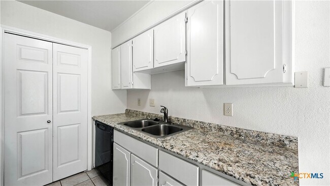 Building Photo - 1024 Mission Dr