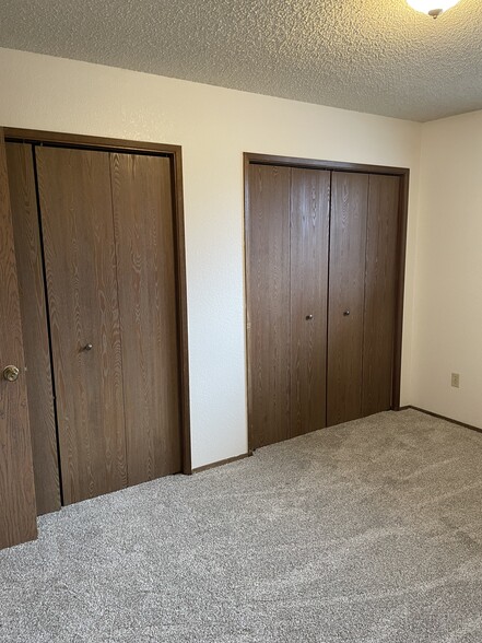 Building Photo - 711 11th St NE