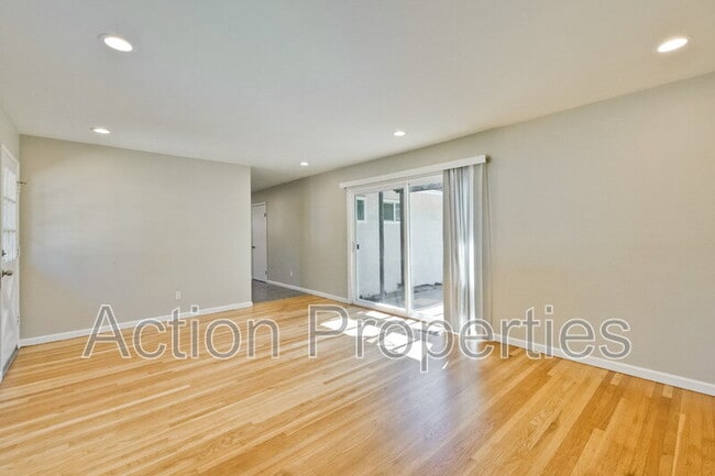 Building Photo - 1062 Kelly Dr