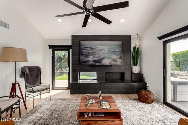Building Photo - 5724 N Scottsdale Rd