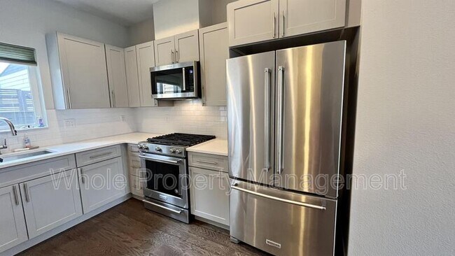 Building Photo - 2870 W Parkside Pl