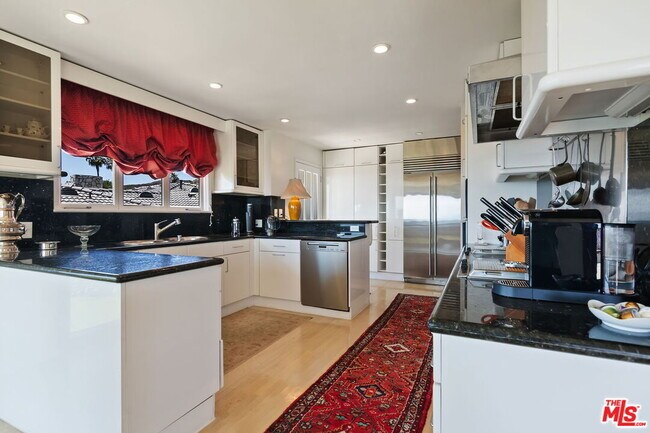 Building Photo - 1166 Las Pulgas Pl