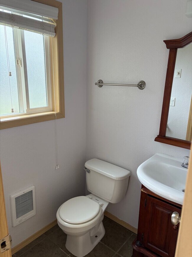 Building Photo - REDUCED RENT & 1ST  FULL  MONTH'S  RENT  FREE  |  Pets Welcome!  |  NO monthly Pet Rent