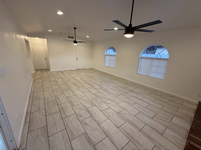 Building Photo - N 58th Dr