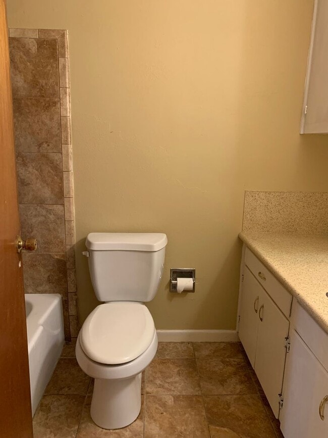 Building Photo - 4009 Bahama Dr